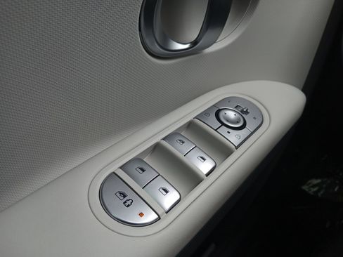 Used 2024 Hyundai Ioniq 5 SE image 18