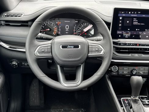 New 2026 Jeep Compass Latitude image 13