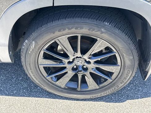 Used 2019 Toyota Highlander SE AWD/4WD image 20