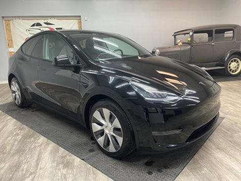 Used 2020 Tesla Model Y Long Range image 12
