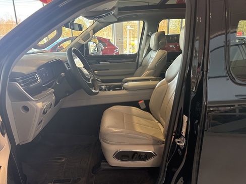 Used 2022 Jeep Wagoneer Series III w/ Premium Group I image 8