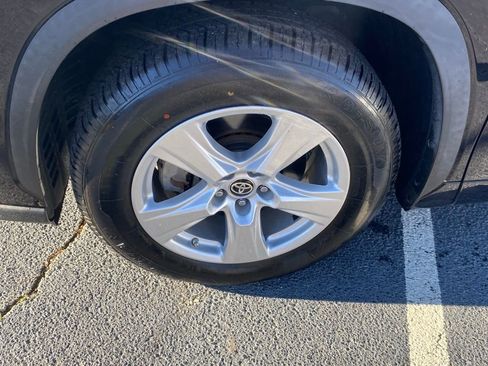 Used 2022 Toyota Highlander LE image 22