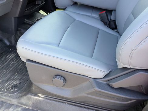 New 2025 Ford F550 4x4 Crew Cab image 11