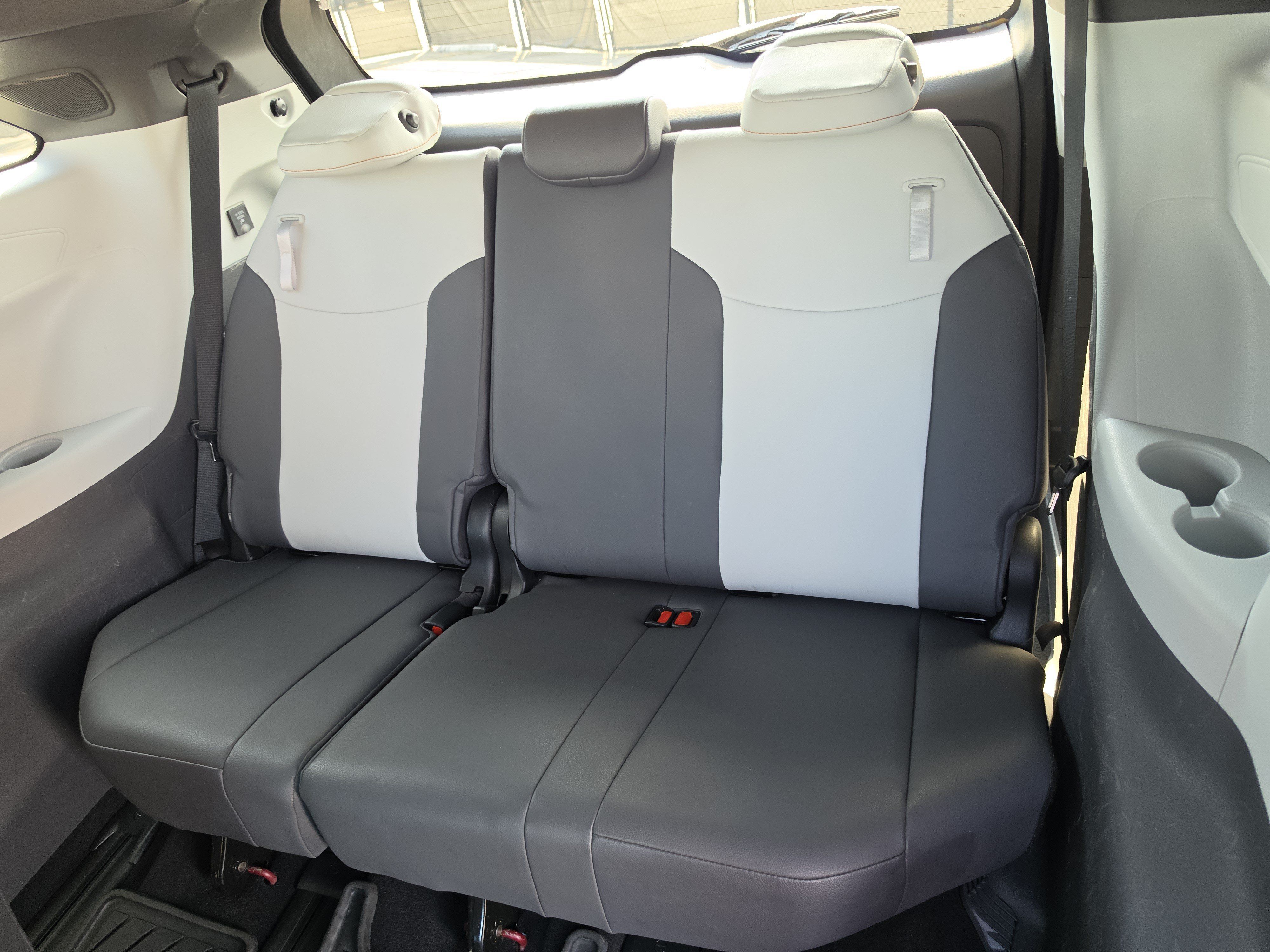 Used 2021 Toyota Sienna XSE w/ XSE Plus Package FWD image 11