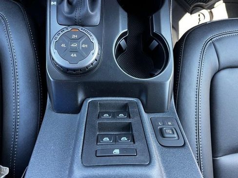 New 2025 Ford Bronco Badlands image 12