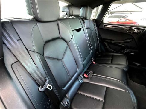 Used 2021 Porsche Macan image 19