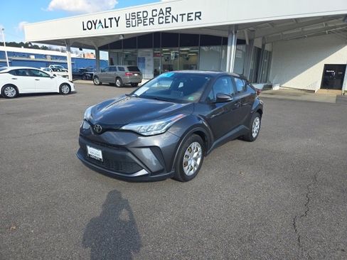 Used 2021 Toyota C-HR LE image 1