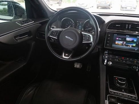Used 2018 Jaguar F-PACE S image 27