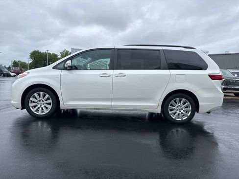 Used 2017 Toyota Sienna Limited Premium AWD/4WD image 4