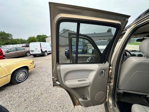 Used 2005 Jeep Liberty Limited AWD/4WD image 24