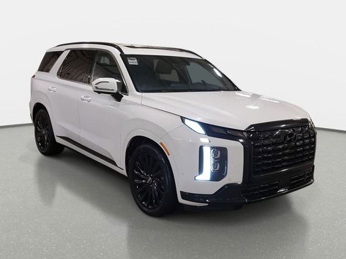 Used 2024 Hyundai Palisade Calligraphy image 3
