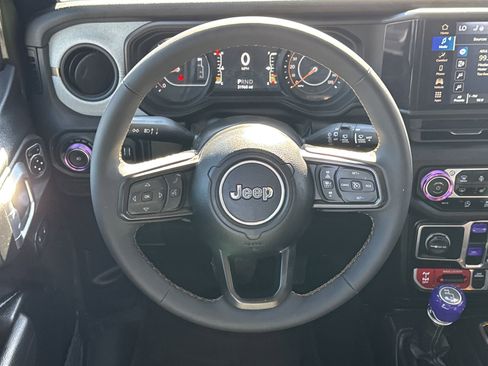 Used 2024 Jeep Wrangler Willys image 16