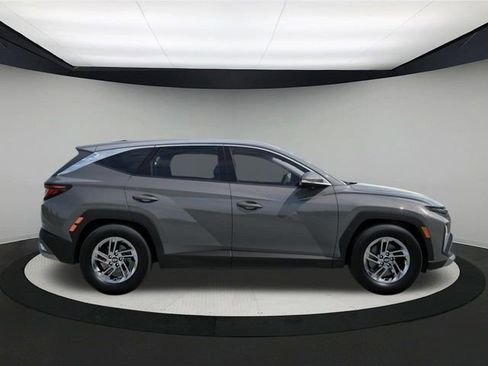 New 2026 Hyundai Tucson SE image 7