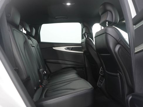 Used 2016 Lincoln MKX Premiere image 12