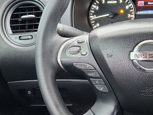 Used 2018 Nissan Pathfinder S image 26