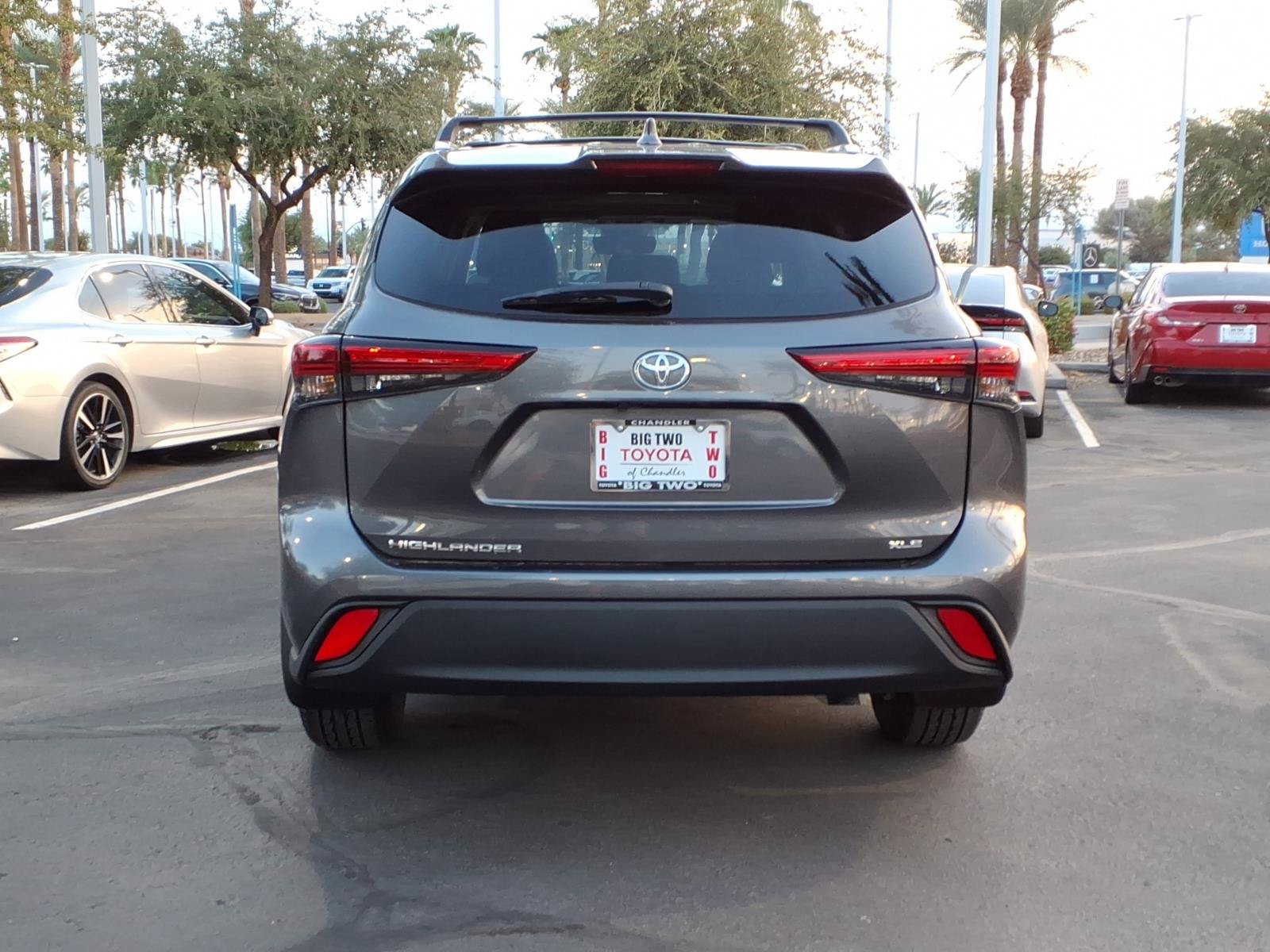 Used 2023 Toyota Highlander XLE FWD image 5