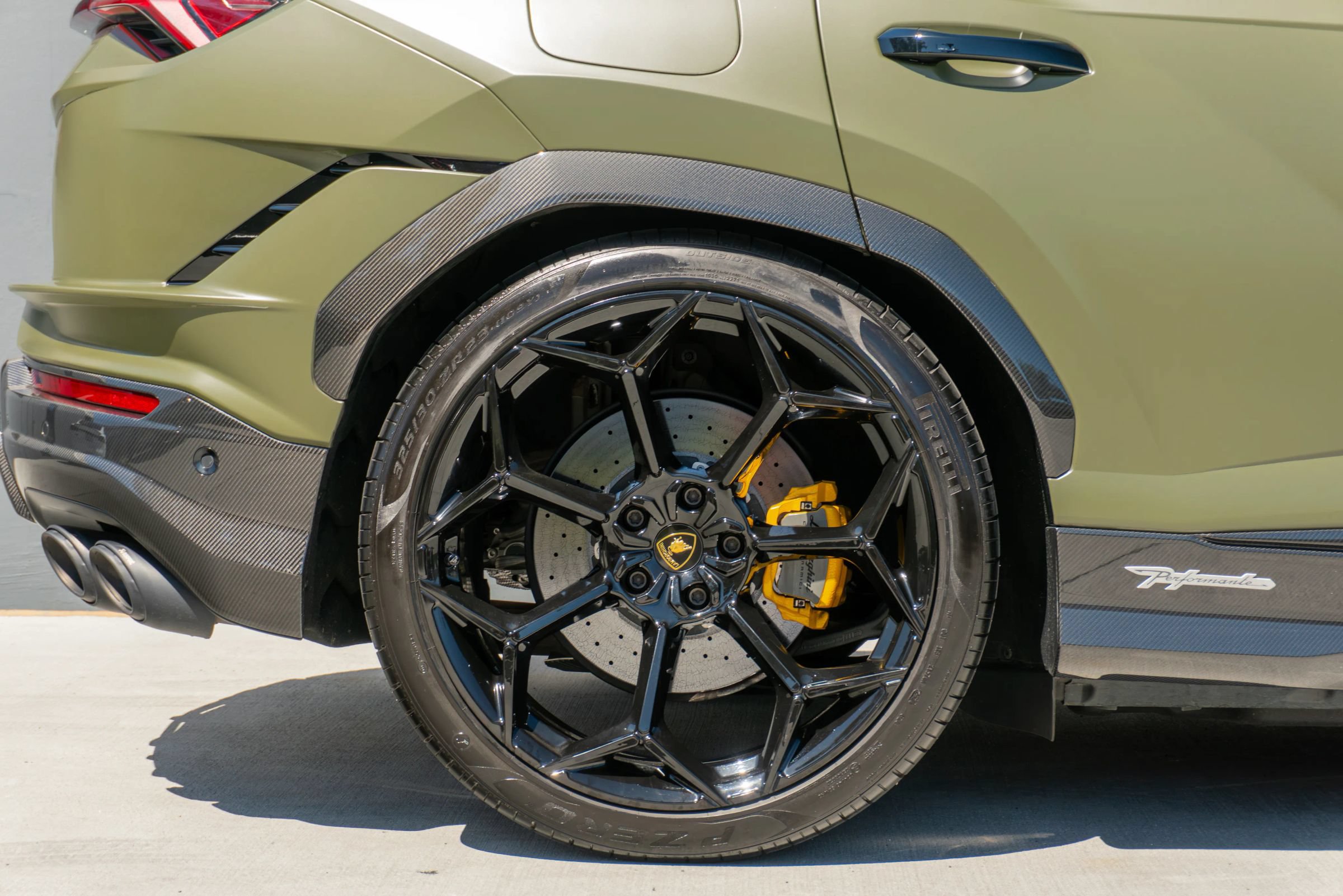 Used 2024 Lamborghini Urus Performante AWD/4WD image 35