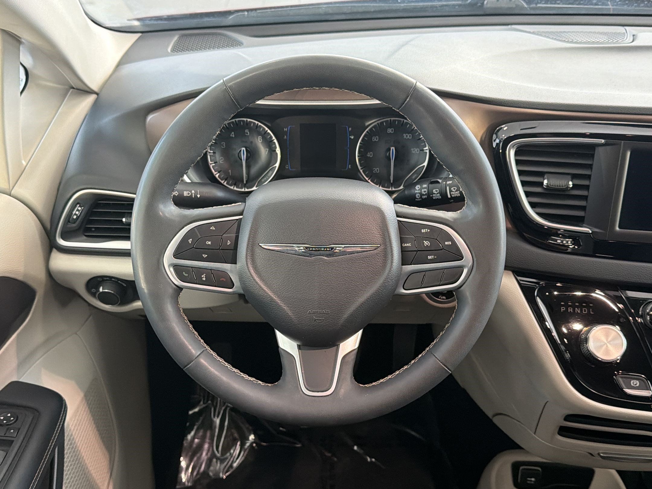 Used 2023 Chrysler Voyager LX FWD image 11