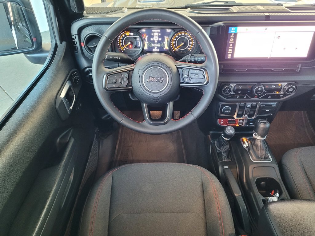 Used 2024 Jeep Wrangler Unlimited Rubicon AWD/4WD image 11