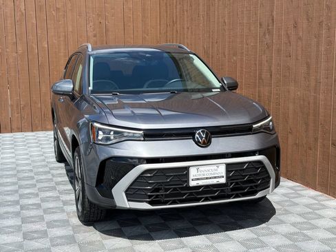 Used 2025 Volkswagen Taos SE AWD/4WD image 12