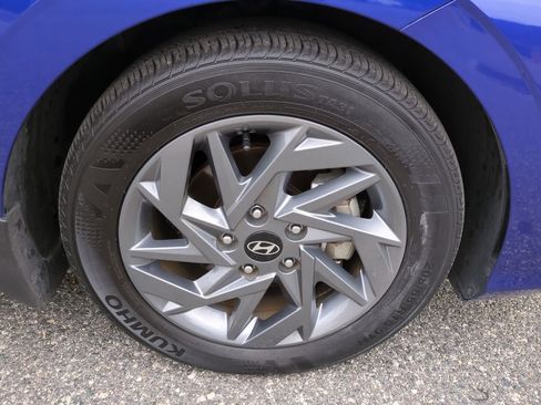 Certified 2024 Hyundai Elantra SEL image 11