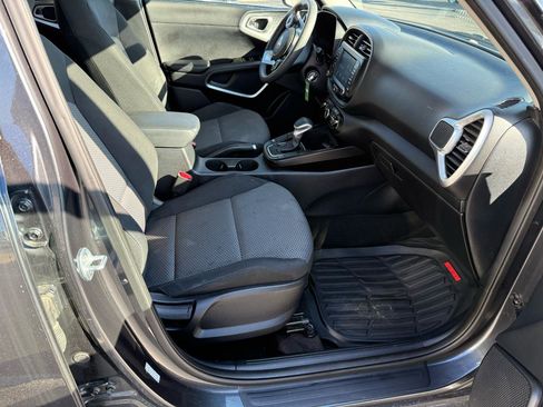Used 2021 Kia Soul LX image 18