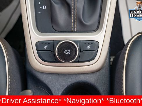 Used 2024 Hyundai Venue Limited FWD image 30