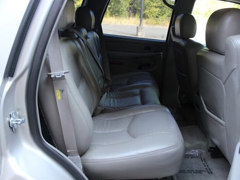 Used 2004 GMC Yukon SLT w/ 1SD Preferred Equipment Group AWD/4WD image 16