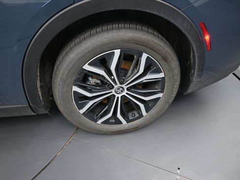 Certified 2025 Toyota Crown XLE image 20