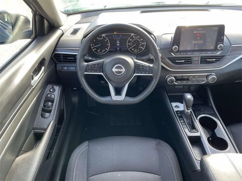 Used 2024 Nissan Altima 2.5 SV image 14