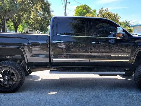 Used 2017 GMC Sierra 2500 Denali w/ Duramax Plus Package image 9
