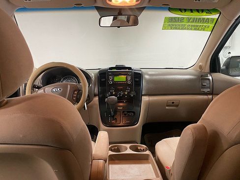 Used 2010 Kia Sedona LX image 23