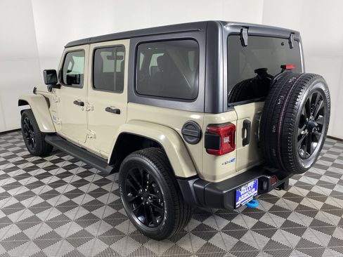 Used 2022 Jeep Wrangler Unlimited Sahara w/ Cold Weather Group image 10