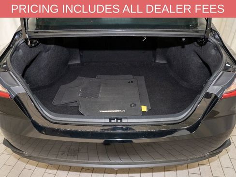 Used 2025 Toyota Camry SE FWD image 5