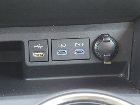 Used 2022 Toyota Highlander XLE image 22