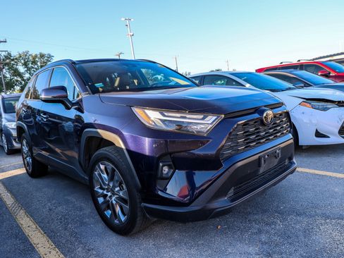 Used 2022 Toyota RAV4 XLE Premium FWD image 5