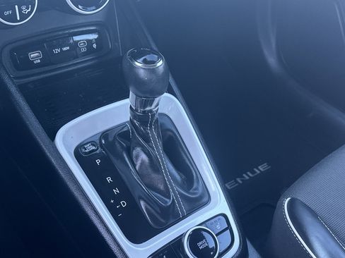 Used 2023 Hyundai Venue Limited image 30