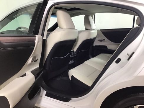 Used 2023 Lexus ES 300h w/ Premium Package image 19