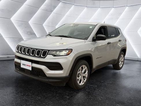 Used 2024 Jeep Compass Sport AWD/4WD image 5