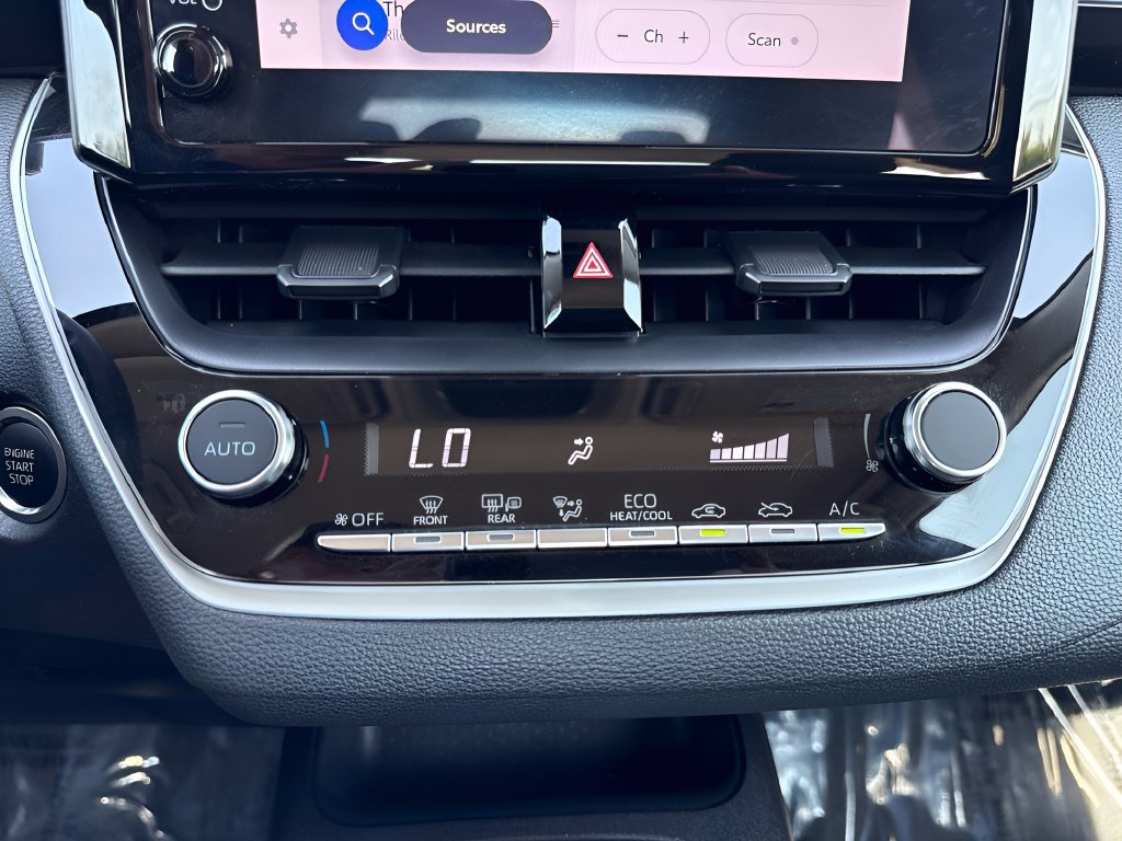Used 2025 Toyota Corolla LE w/ Convenience Package FWD image 15