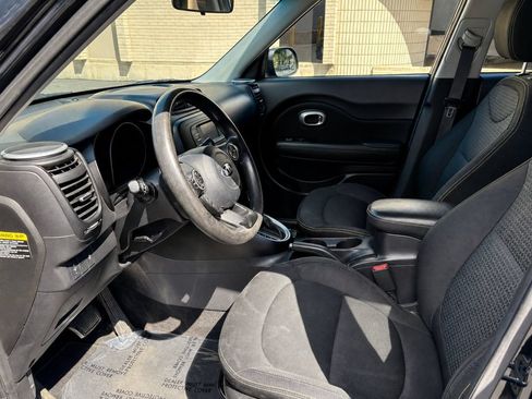 Used 2016 Kia Soul + FWD image 3