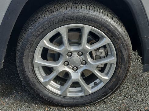 Certified 2023 Jeep Compass Latitude w/ Sun and Sound Group image 8