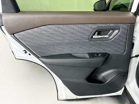 Used 2023 Nissan Rogue SV FWD image 25