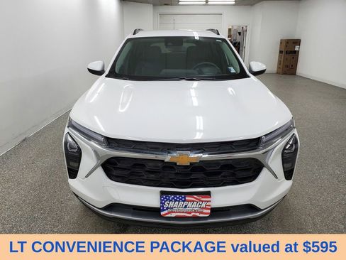 Used 2025 Chevrolet Trax LT w/ LT Convenience Package FWD image 2