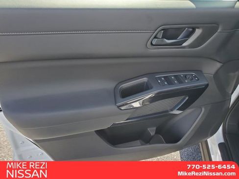 New 2025 Nissan Pathfinder SV image 11