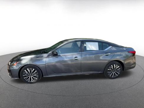 Used 2025 Nissan Altima 2.5 SV FWD image 9