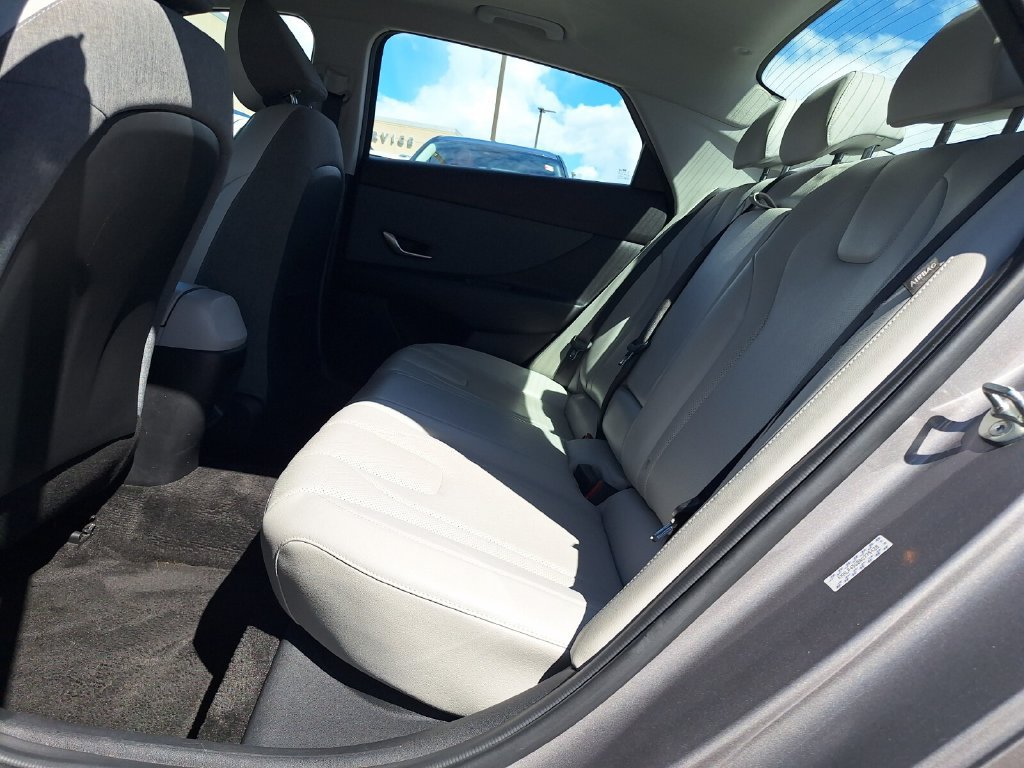 Used 2024 Hyundai Elantra Limited FWD image 10