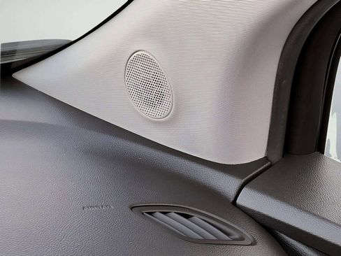 Used 2019 Chevrolet Trax LT w/ LT Convenience Package image 27