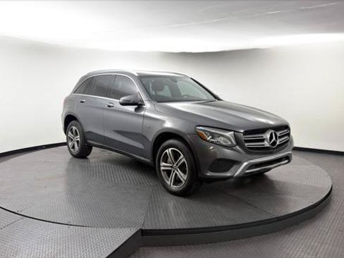 Used 2019 Mercedes-Benz GLC 350e 4MATIC image 11
