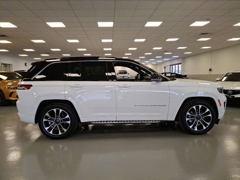 Certified 2024 Jeep Grand Cherokee Overland w/ Luxury Tech Group IV image 7